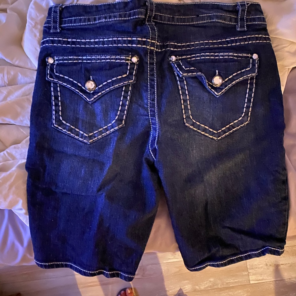 Shorts - Picture 2 of 5